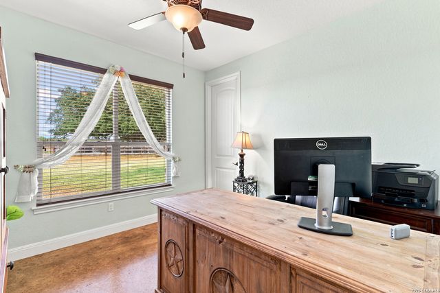 1250 County Road 304, Floresville, TX 78114