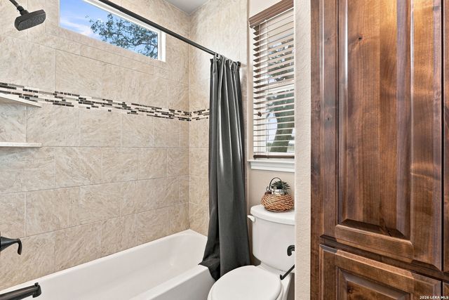 1250 County Road 304, Floresville, TX 78114