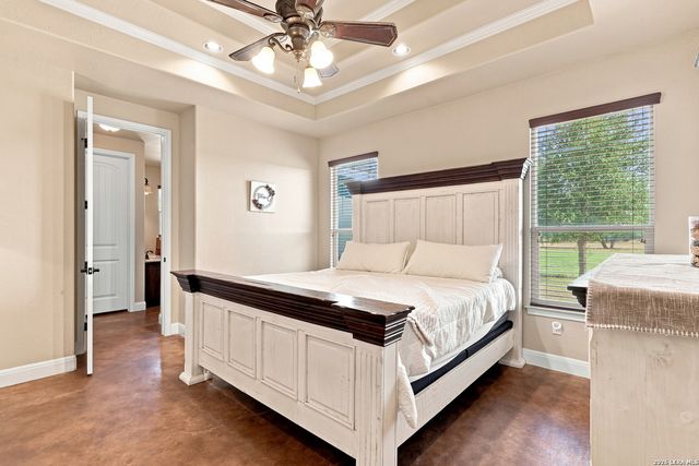 1250 County Road 304, Floresville, TX 78114