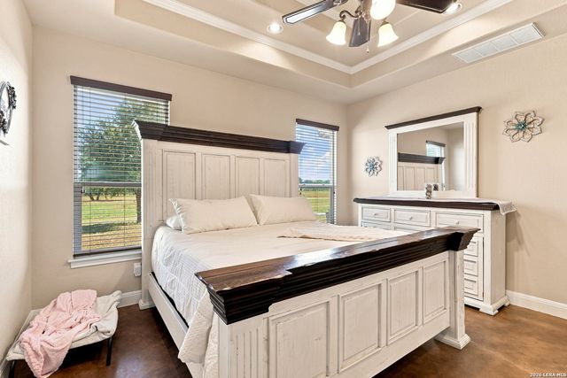1250 County Road 304, Floresville, TX 78114