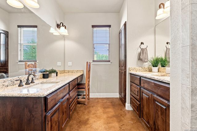 1250 County Road 304, Floresville, TX 78114