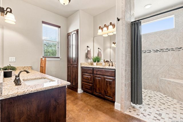 1250 County Road 304, Floresville, TX 78114