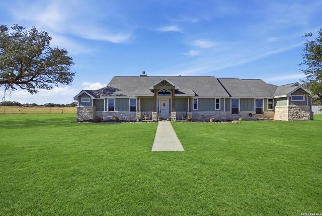 1250 County Road 304, Floresville, TX 78114