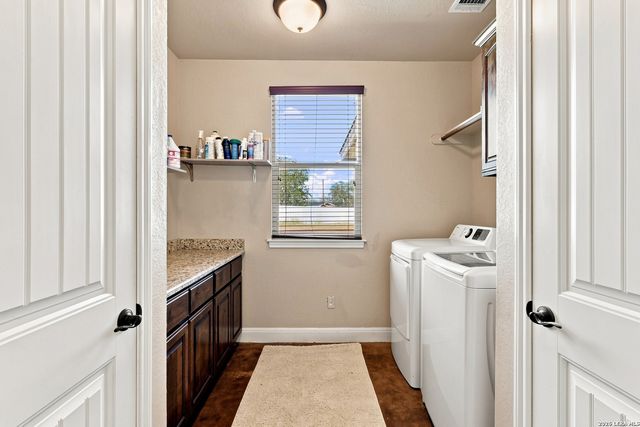 1250 County Road 304, Floresville, TX 78114