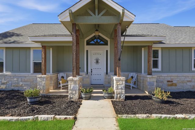 1250 County Road 304, Floresville, TX 78114