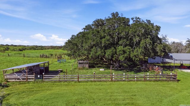 1250 County Road 304, Floresville, TX 78114
