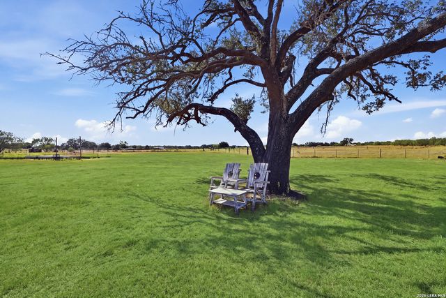 1250 County Road 304, Floresville, TX 78114
