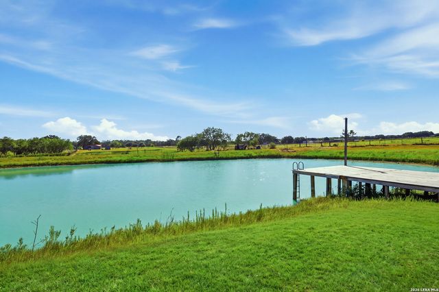 1250 County Road 304, Floresville, TX 78114