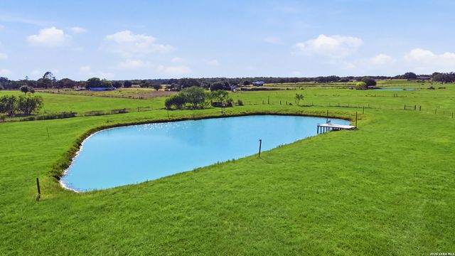 1250 County Road 304, Floresville, TX 78114