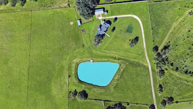 1250 County Road 304, Floresville, TX 78114