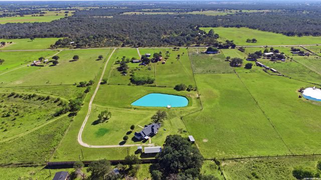 1250 County Road 304, Floresville, TX 78114
