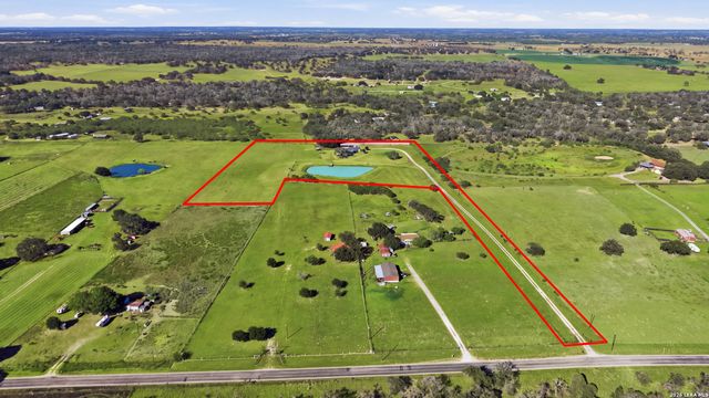 1250 County Road 304, Floresville, TX 78114