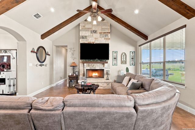 1250 County Road 304, Floresville, TX 78114