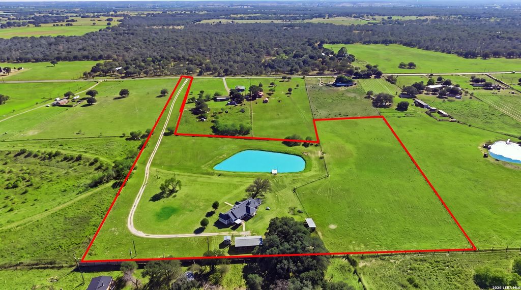 1250 County Road 304, Floresville, TX 78114