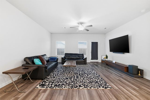 1604 Briar Hunt Drive, Forney, TX 75126