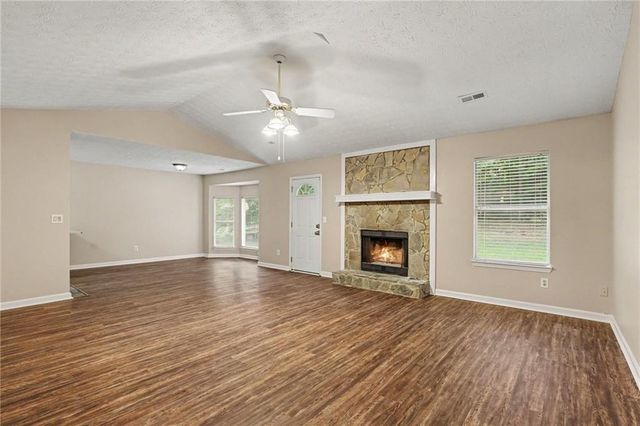 2900 Rosecommons Drive, Hampton, GA 30228