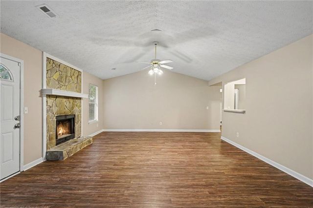 2900 Rosecommons Drive, Hampton, GA 30228