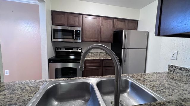 18519 Egret Bay Boulevard 1915, Houston, TX 77058