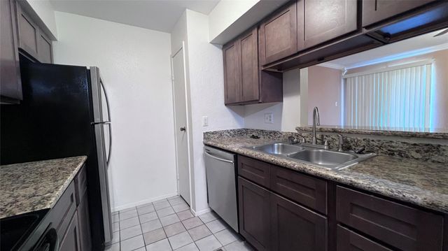 18519 Egret Bay Boulevard 1915, Houston, TX 77058