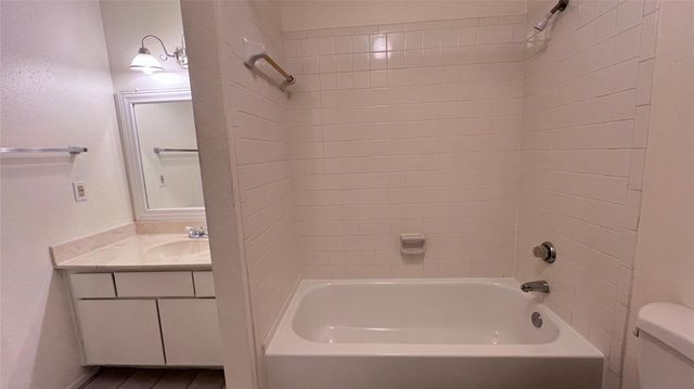 18519 Egret Bay Boulevard 1915, Houston, TX 77058