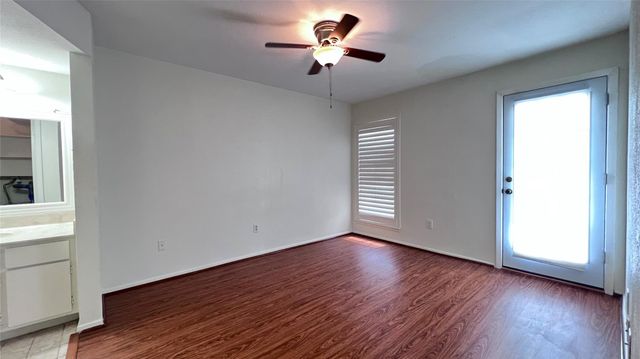 18519 Egret Bay Boulevard 1915, Houston, TX 77058