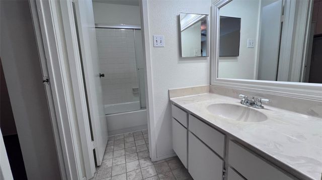 18519 Egret Bay Boulevard 1915, Houston, TX 77058