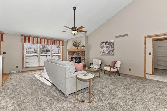 2705 Darrell DRIVE, Waukesha, WI 53188