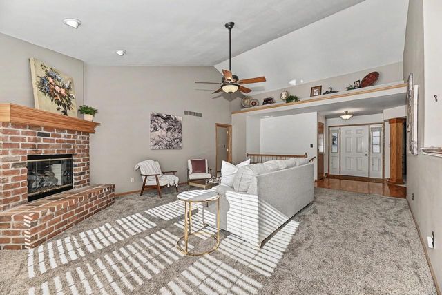 2705 Darrell DRIVE, Waukesha, WI 53188