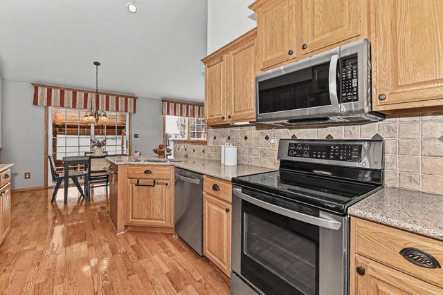 2705 Darrell DRIVE, Waukesha, WI 53188