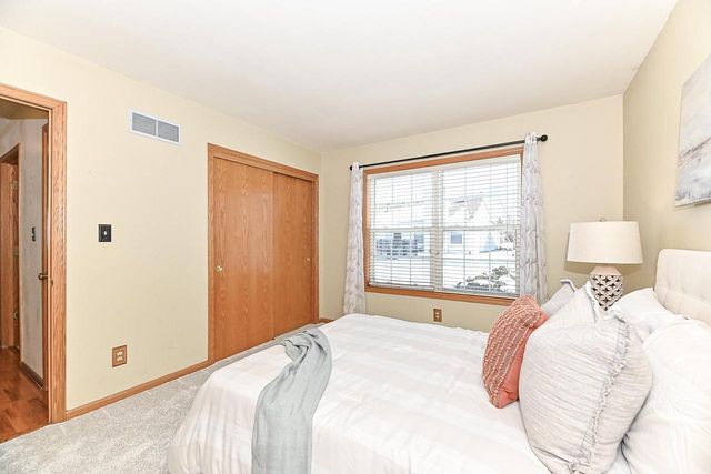 2705 Darrell DRIVE, Waukesha, WI 53188