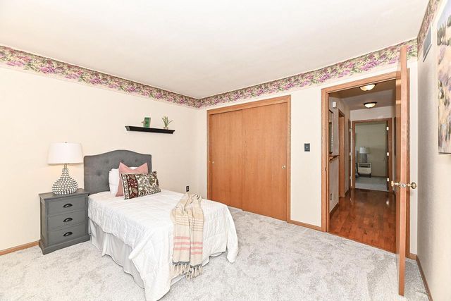 2705 Darrell DRIVE, Waukesha, WI 53188