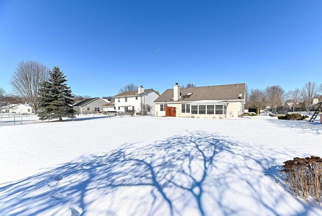 2705 Darrell DRIVE, Waukesha, WI 53188