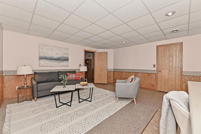 2705 Darrell DRIVE, Waukesha, WI 53188