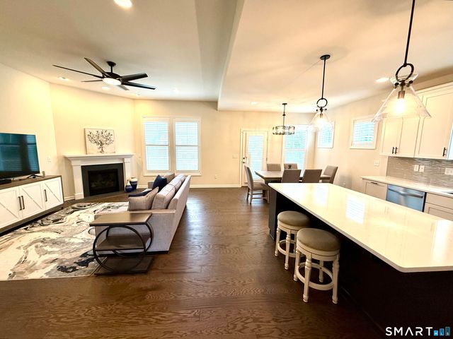 941 Mackenzie Lane 941, Oxford, CT 06478