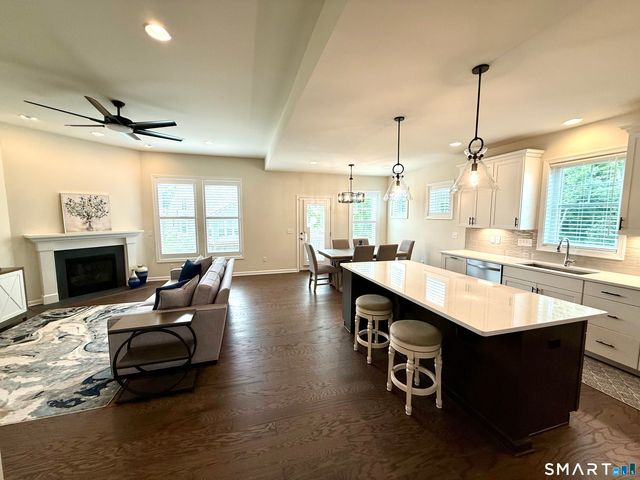 941 Mackenzie Lane 941, Oxford, CT 06478