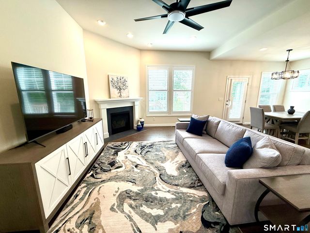941 Mackenzie Lane 941, Oxford, CT 06478