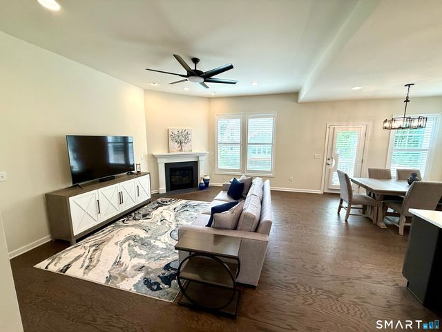 941 Mackenzie Lane 941, Oxford, CT 06478