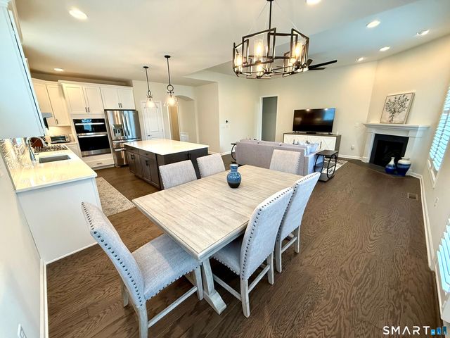 941 Mackenzie Lane 941, Oxford, CT 06478