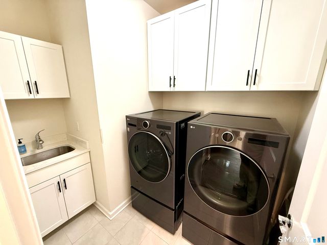 941 Mackenzie Lane 941, Oxford, CT 06478