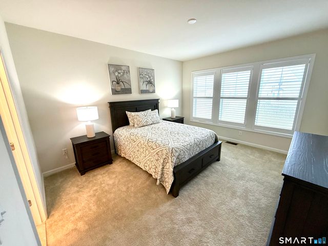 941 Mackenzie Lane 941, Oxford, CT 06478