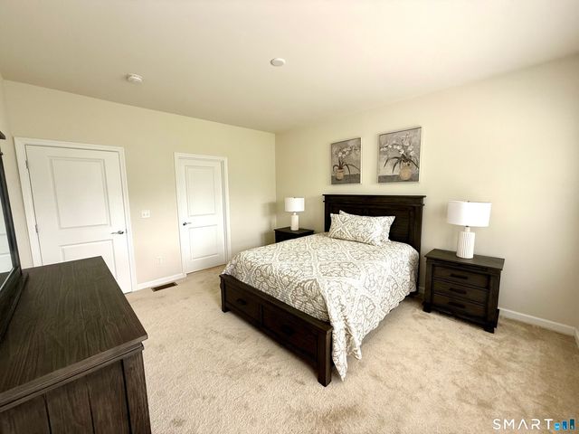 941 Mackenzie Lane 941, Oxford, CT 06478