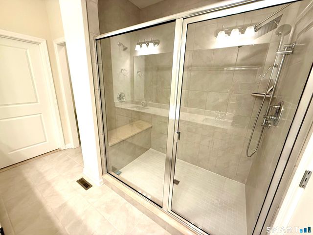 941 Mackenzie Lane 941, Oxford, CT 06478