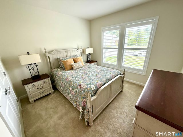 941 Mackenzie Lane 941, Oxford, CT 06478