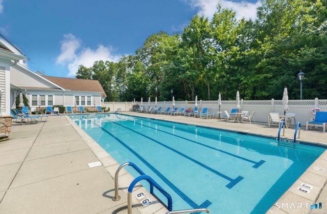 941 Mackenzie Lane 941, Oxford, CT 06478