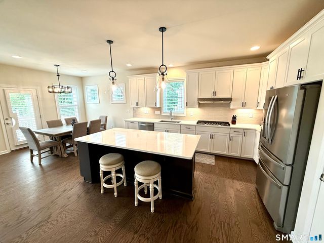 941 Mackenzie Lane 941, Oxford, CT 06478