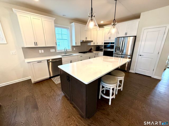 941 Mackenzie Lane 941, Oxford, CT 06478