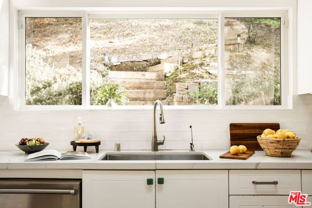 11202 Canton Drive, Studio City (los Angeles), CA 91604