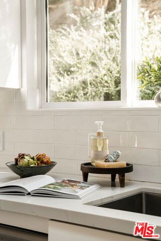 11202 Canton Drive, Studio City (los Angeles), CA 91604