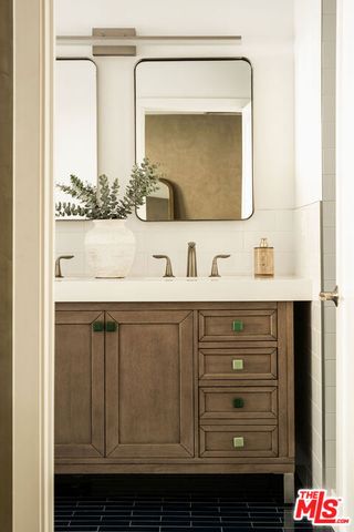 11202 Canton Drive, Studio City (los Angeles), CA 91604