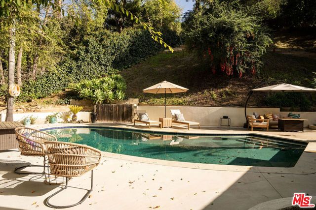 11202 Canton Drive, Studio City (los Angeles), CA 91604